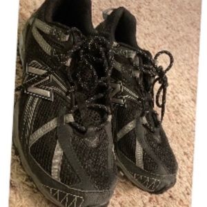 Women’s New Balance Running Shoes Sneakers Black Blue Silver 9